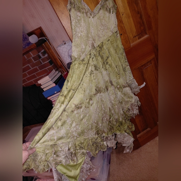 UO Hyacinth Green Ruffled Lace Spliced Midi Dress - Picture 11 of 16